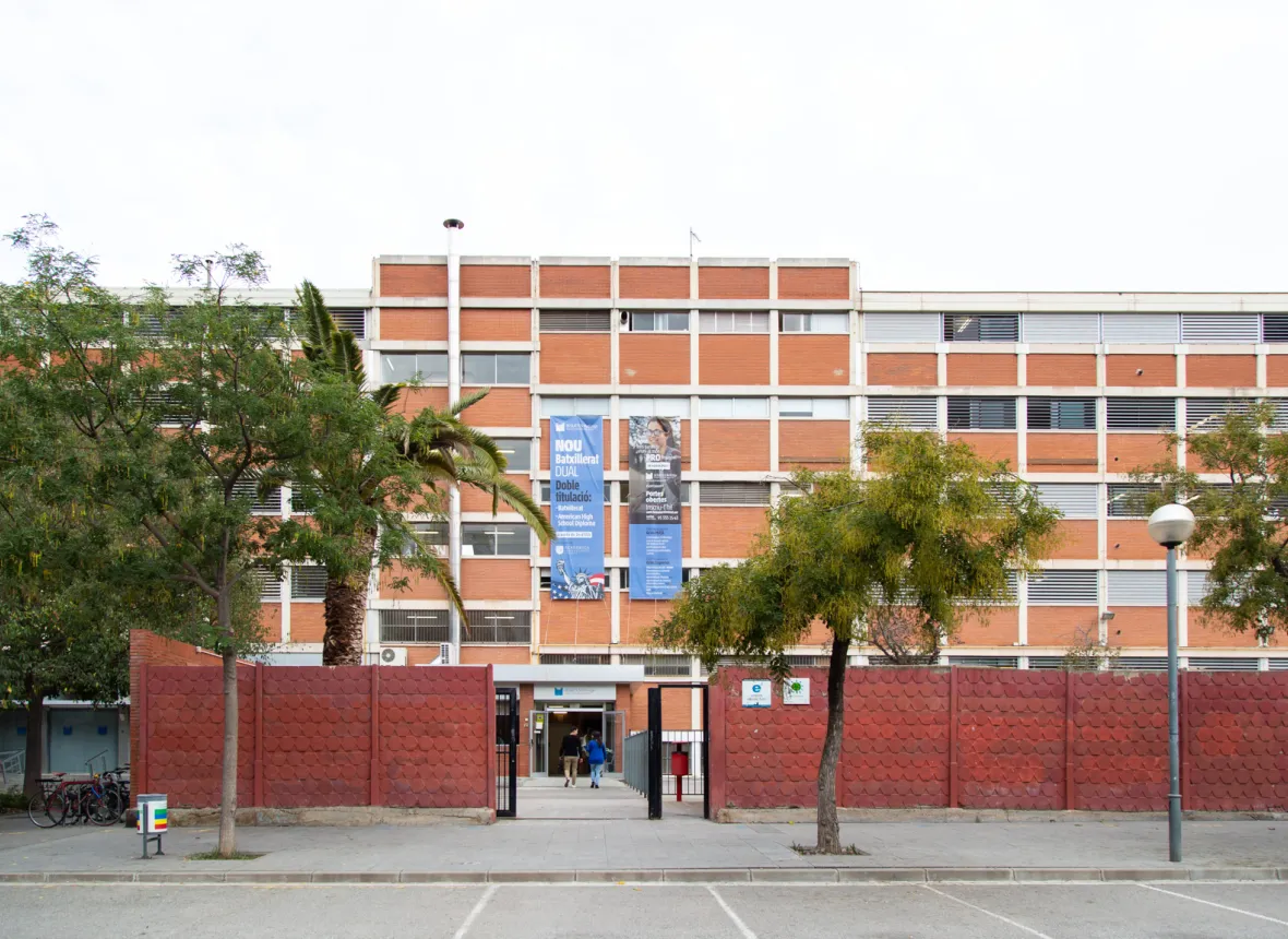 Façana de l'escola Jesuïtes Bellvitge