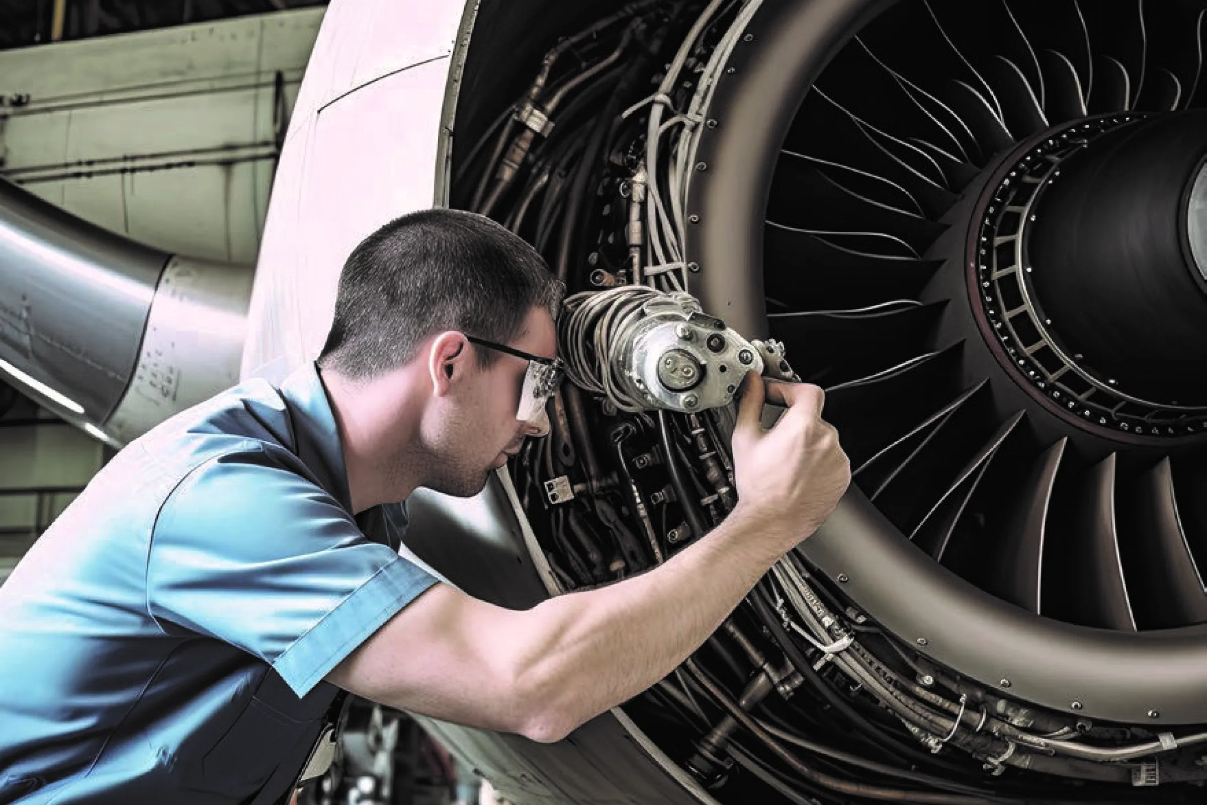 Manteniment Aeromecànic d'avions amb motor de turbina