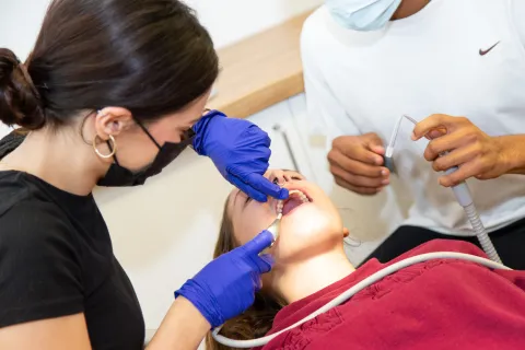 Estudiants d'higiene bucodental a Jesuïtes Bellvitge